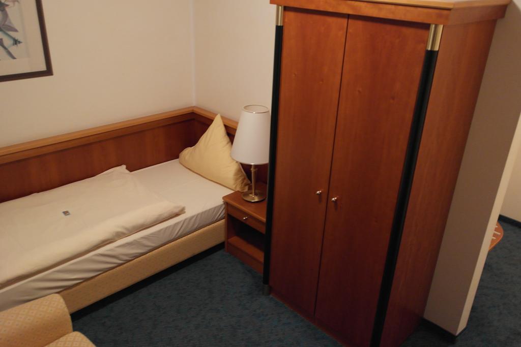 Hotel Jahnhaus Langenfeld  Habitación foto